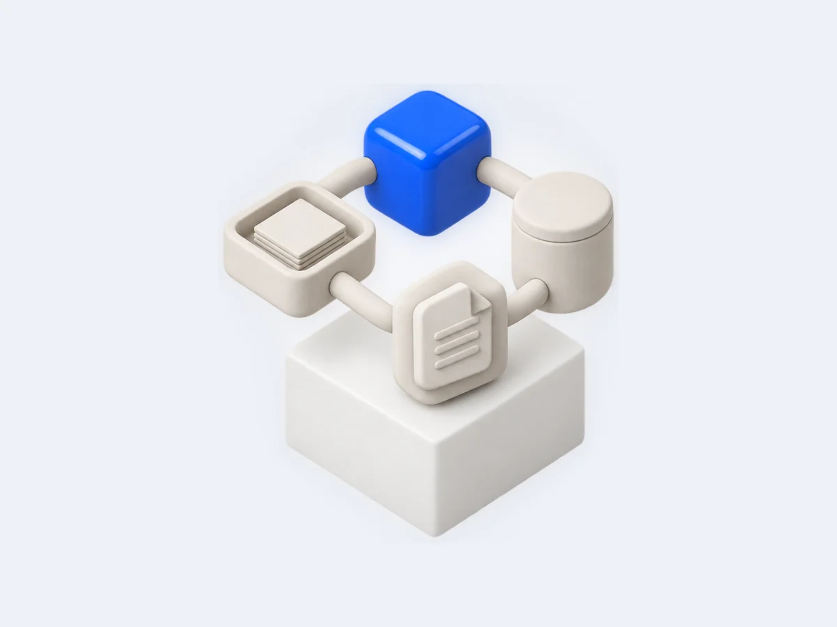Figura de arcilla blanca: cuatro bloques conectados que representan entrada, proceso, almacenamiento y salida, con el cubo central azul